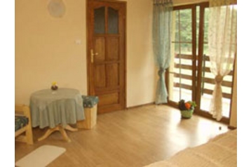 Polonia Privát Rakowo, Exteriorul